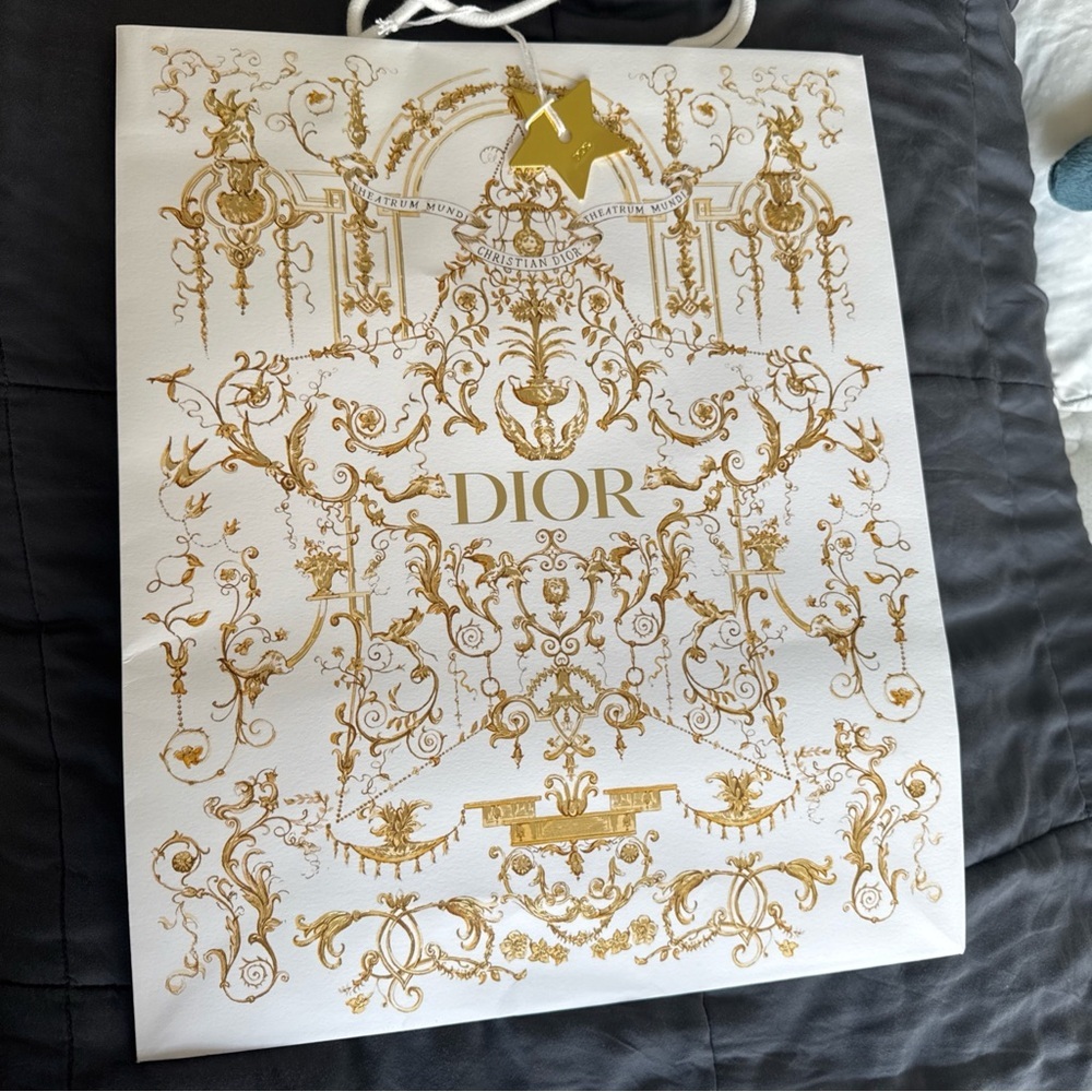 Christian Dior Holiday Gift Bag 14 x 17.25 x 6.5 - Picture 2 of 6